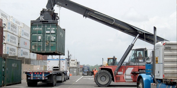 Vol et coulage de marchandises